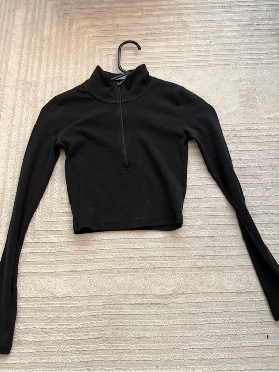 Aritzia Tops - Aritzia Black Half-Zip Crop Long Sleeve Top